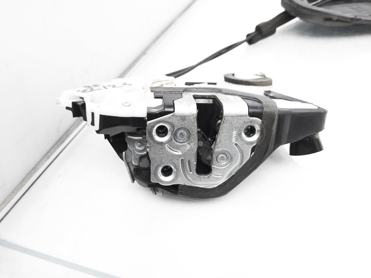 【~7/1 ねこ】 2016-2021 Toyota Tacoma Front Passenger Door Lock Latch