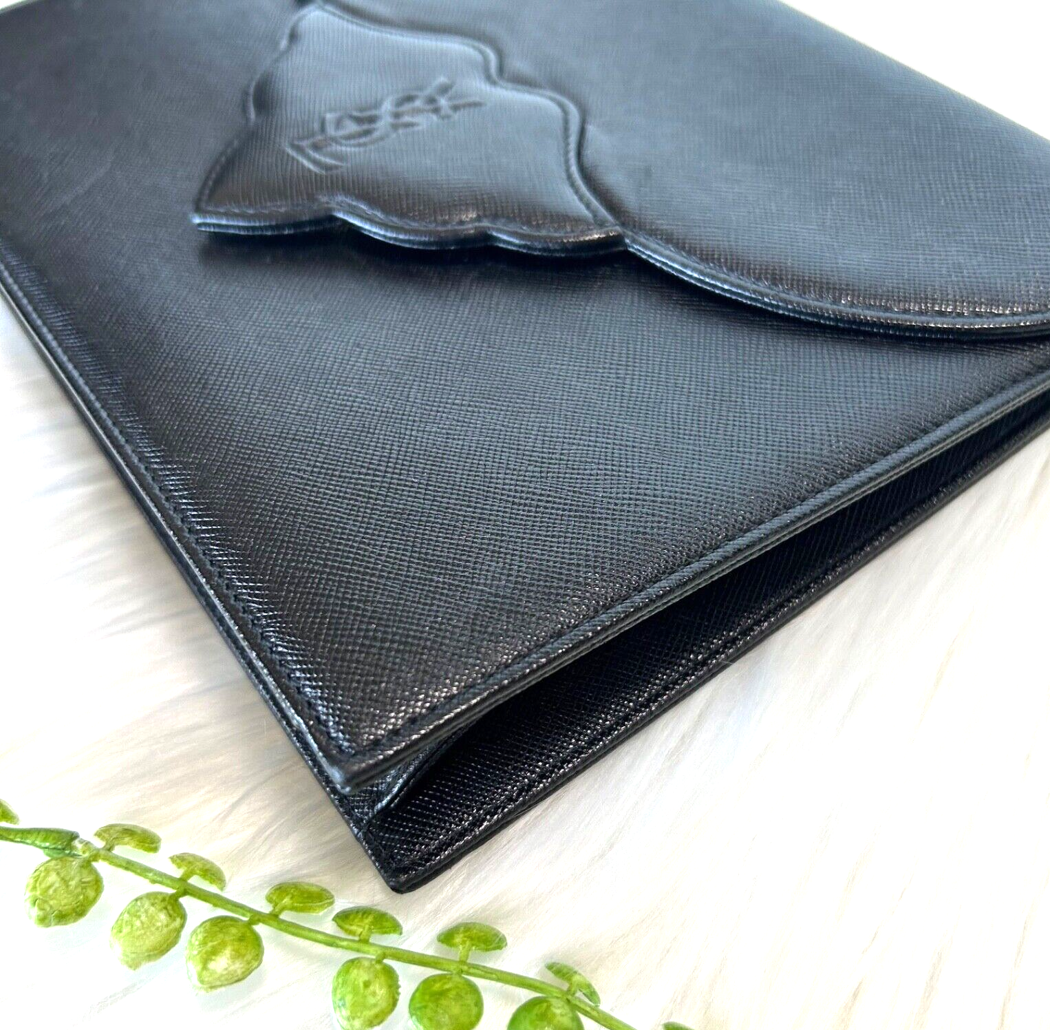 Borsa pochette Yves Saint Laurent in pelle saffiano nera borsa YSL