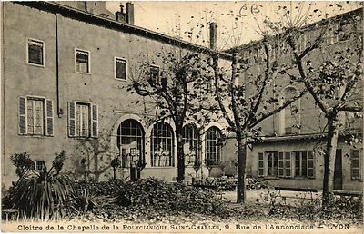 CPA AK LYON - Cloitre de la Chapelle de la Polyclinique St-Charles (426510)
