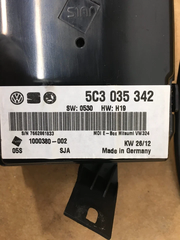 Volkswagen Beetle 2013 módulo de interfaz multimedia 5C3035342 OEM. Foto 2 de 4