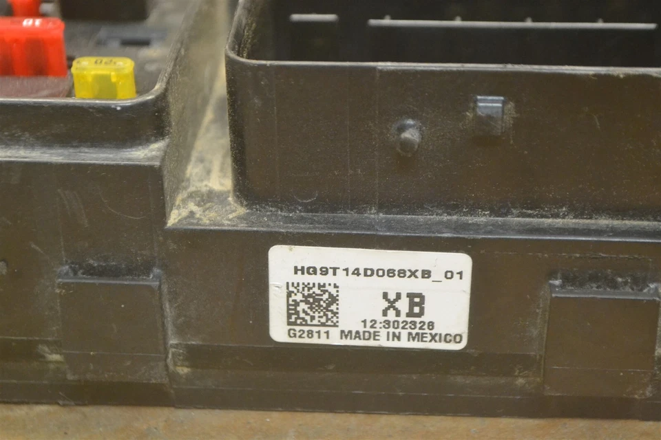 Lincoln MKZ 2017 caja de fusibles conexión OEM HG9T14D068XB módulo 853-2C9 Foto 2 de 4