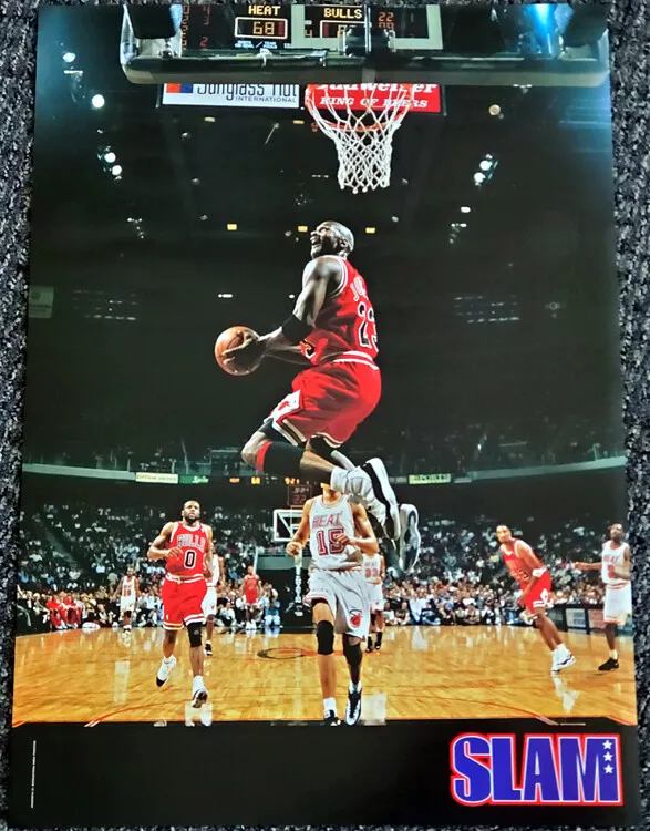 Michael Jordan - Dunk Wall Poster : : Home & Kitchen