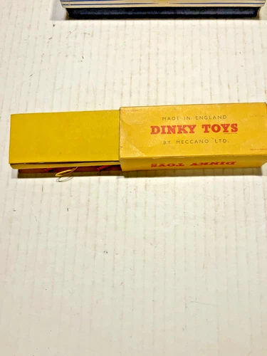 VINTAGE DINKY TOYS ESSO GAS PUMP SET WITH BOX with insert LN #781