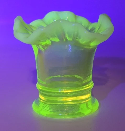 New ListingUranium Vaseline Topaz Opalescent Mini Vase 2” Tall Fenton Tri Crimp