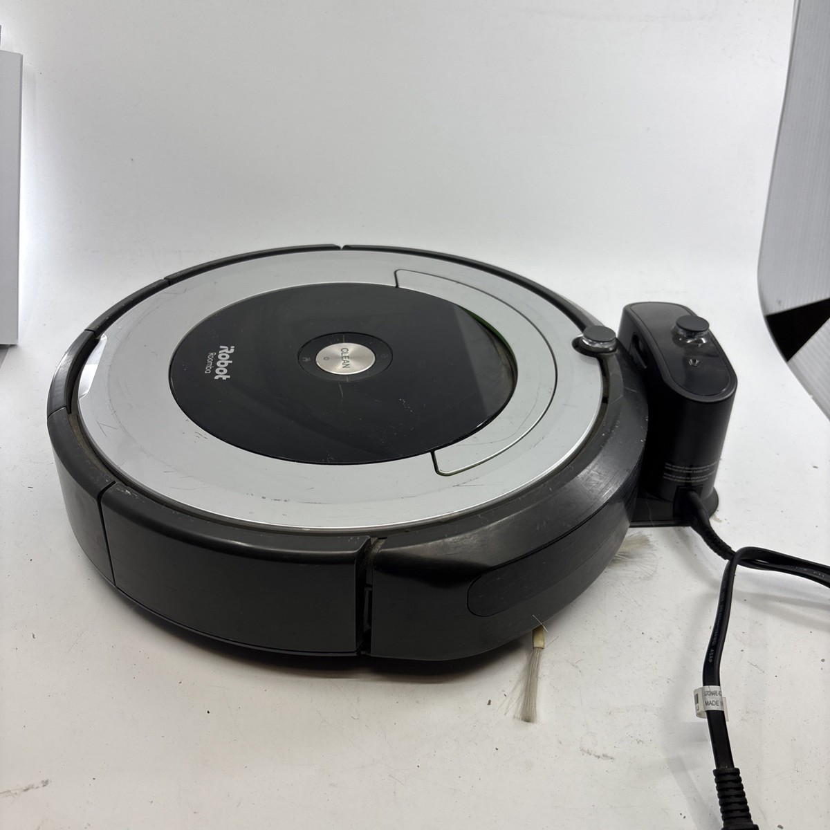 iRobot Roomba 690 Wi-Fi Connected Robot Vacuum Cleaner for