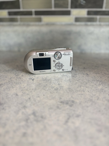 Sony Cyber Shot DSC-P100 5.1MP Digital Camera 3X Zoom Used w/ Battery - Picture 3 of 6