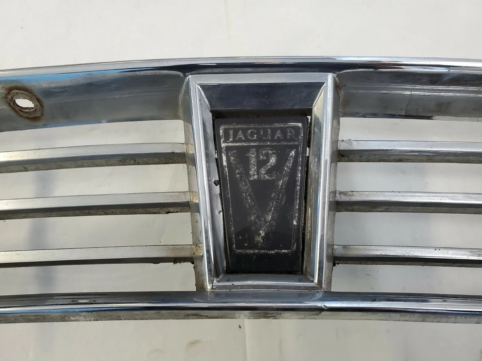 1976 - 1991 Jaguar XJS Upper Grille OEM Foto 3 de 4