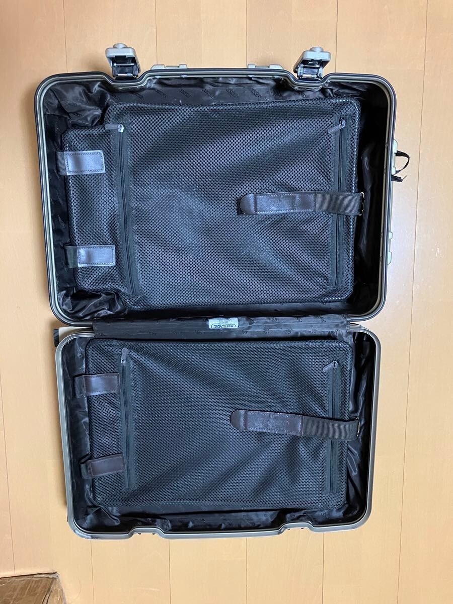 美品✈️【RIMOWA titanium Gold2輪 32Lキャビントローリ】 Rimowa Topas 32L Titanium Gold 2-wheels Carry Case Suitcase