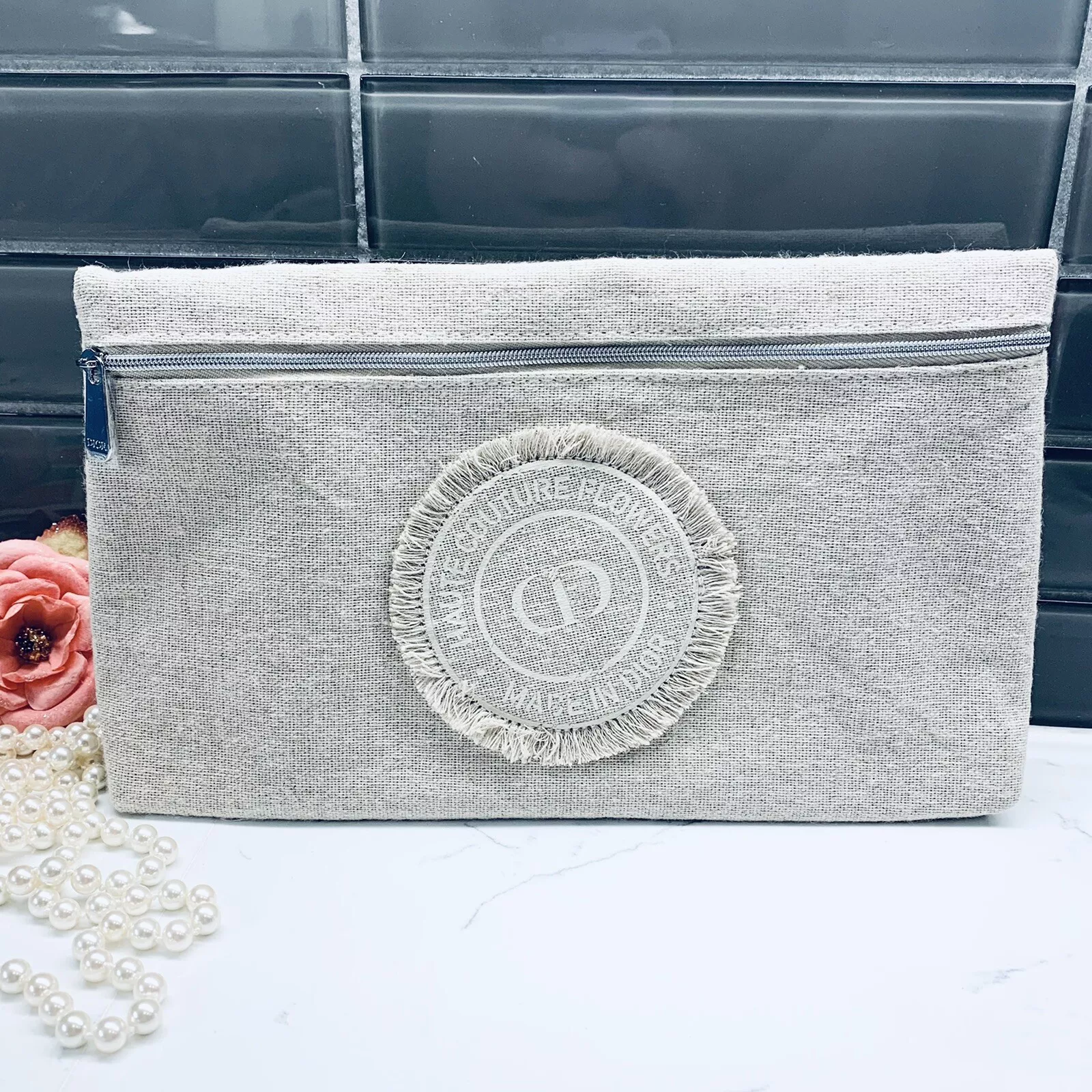 SAC DE MAQUILLAGE À FERMETURE ÉCLAIR EN LIN CHRÉTIEN DIOR / POCHE PINCEAU MAQUILLAGE