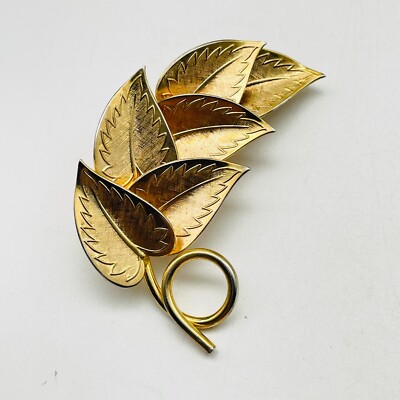 CORO Leafy Vine Brooch Gold Tone Embossed Leaves Curly Branch Nature Botanical