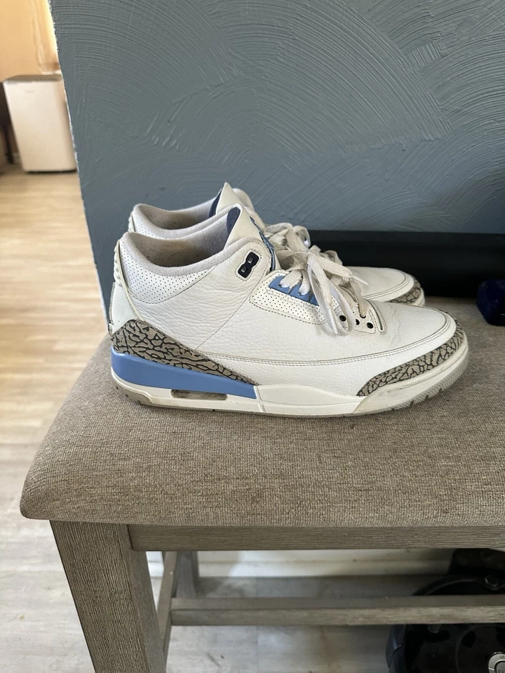 Size 10.5 - Jordan 3 Retro Mid UNC - Image 3 of 4