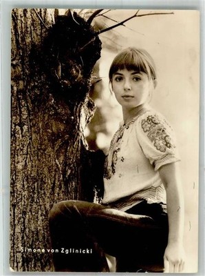 38158298 - Portrait von Simone von Zglinicki Fotograf Blasig Progress Nr. 49/74