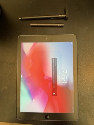 Bundle Apple iPad Air 1st Generation 16GB Wi-Fi 9.7in Space Gray With Stylus