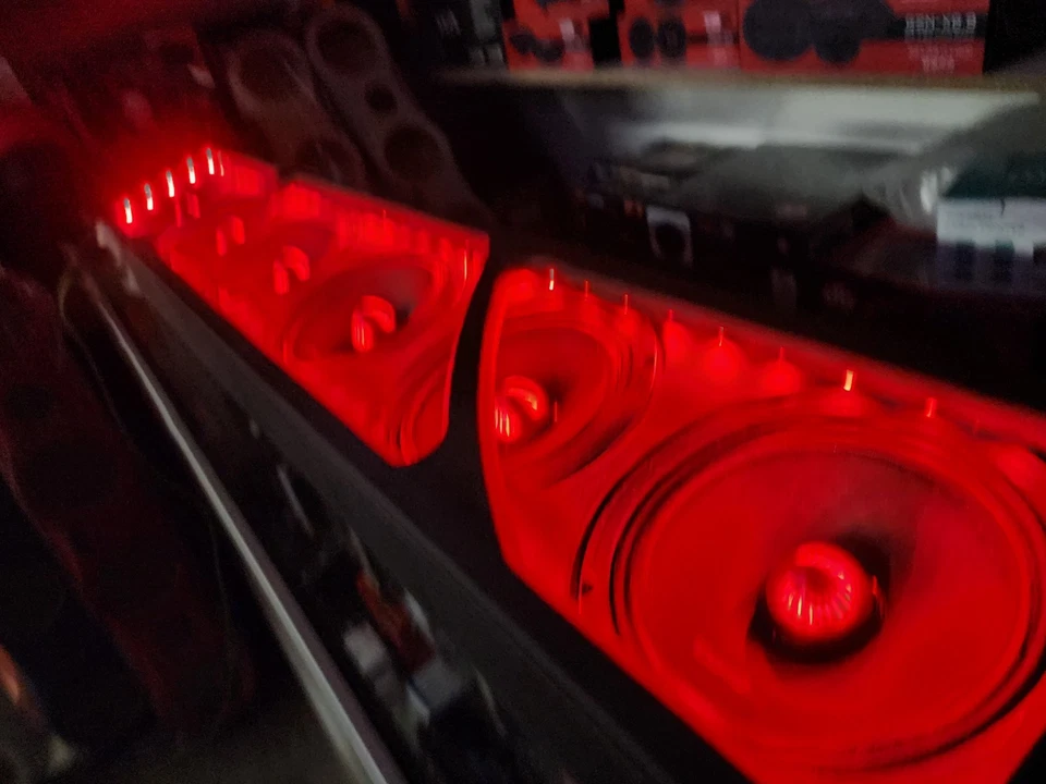 Universal Smart Leds 44.5 Sound Bar Pod 6x 6.5 Midrange (Wood and Fabric) New - Image 2 of 4