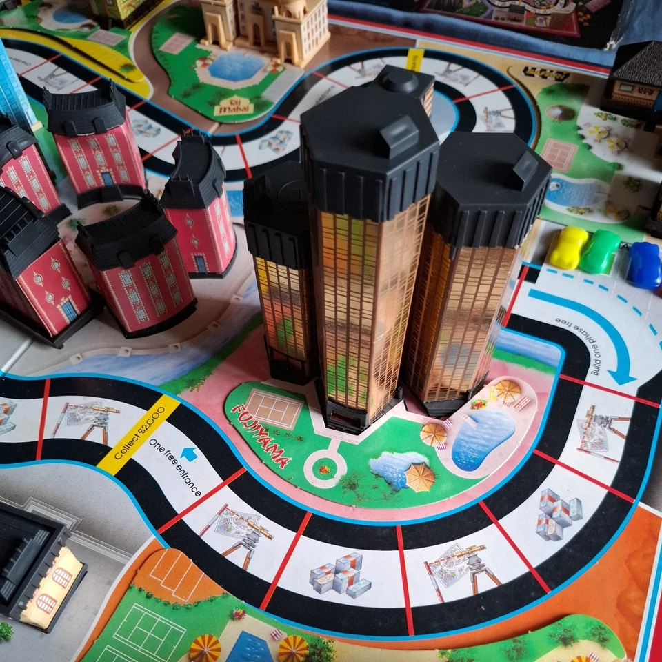 Vintage Hotel Board Game By MB Games 1986 - 1 lamp post missing - Retro - VGC!!! - Image 4 of 4