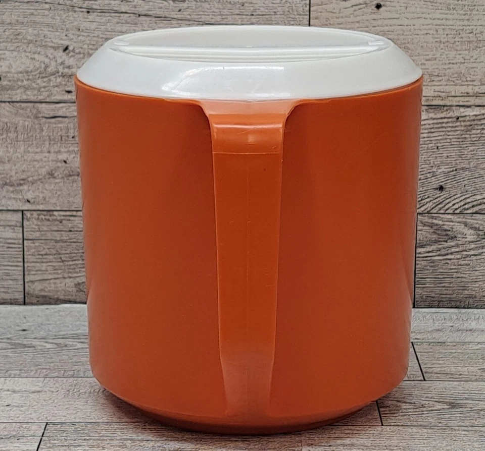 Rubbermaid #2745 VINTAGE Orange & White 1.5 Qt Pitcher w/ Slotted Lid 122307 - Image 4 of 4