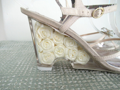 Poetic License London Sz 8.5 M Lucite w/Roses Wedge Peep Toe Bride Shoes Sandal - Picture 5 of 16