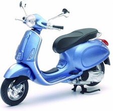 NEWRAY, VESPA 125 ETS  bleu, échelle 1/12, NEW57853B