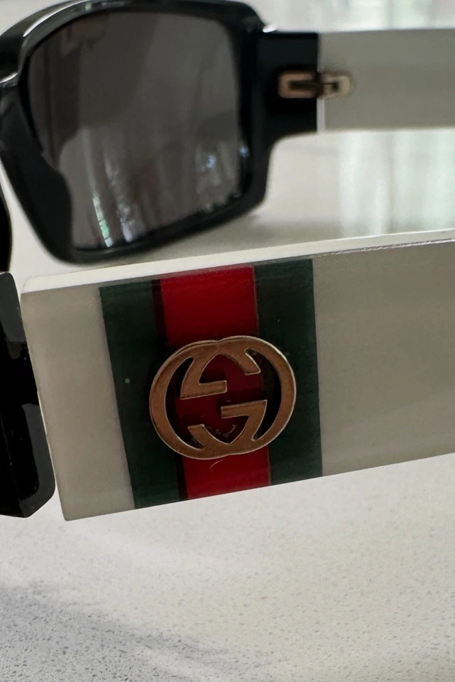 GUCCI Classic Red & Green & White 2564/S Sunglasses - Image 4 of 4