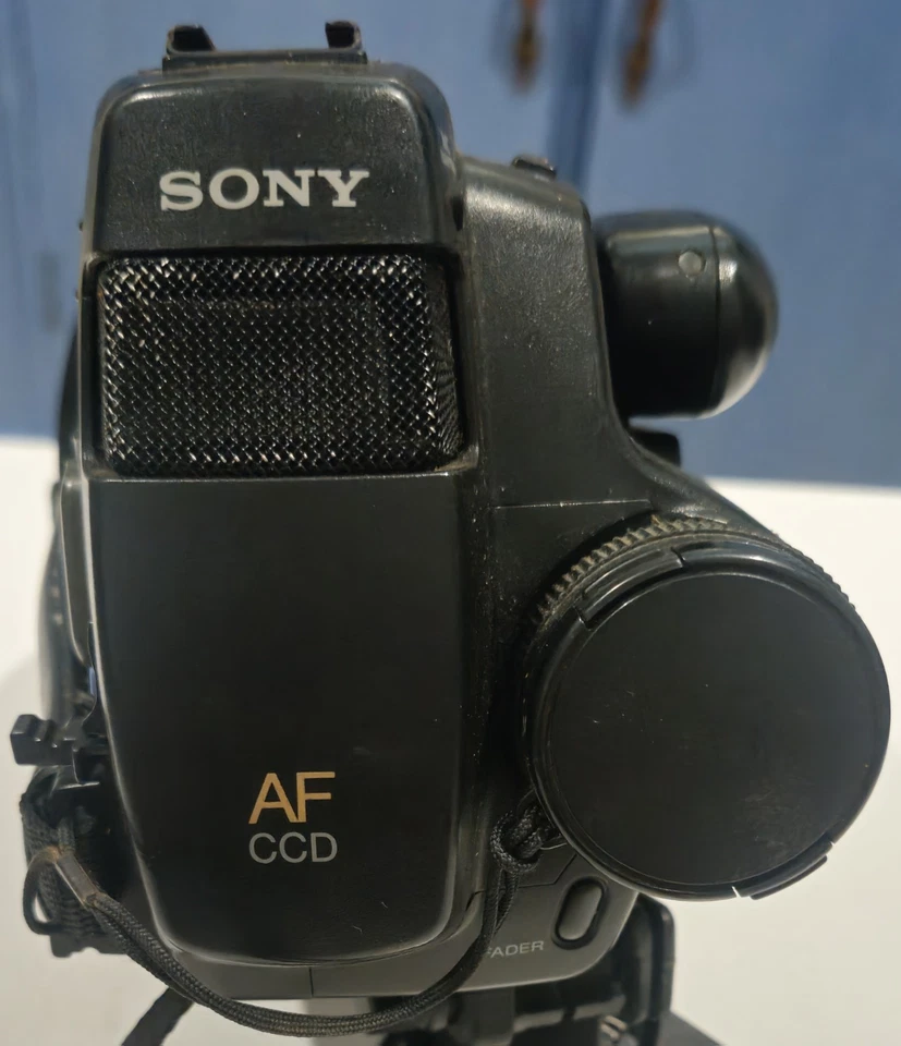 Sony Handycam CCD-TR50E Video8 Camcorder AF CCD 8x Zoom Vintage Camera - image 3 of 4