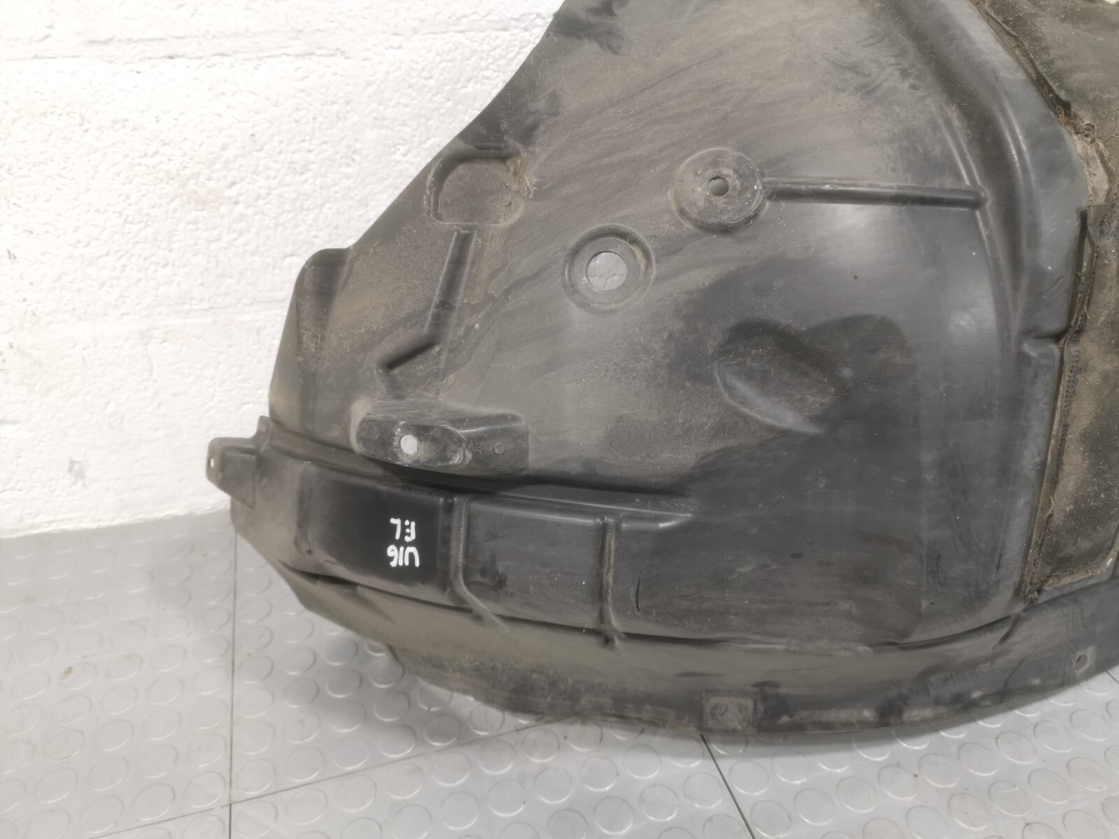 17-20 MASERATI Levante FRONT LEFT DRIVER MUD SPLASH GUARD