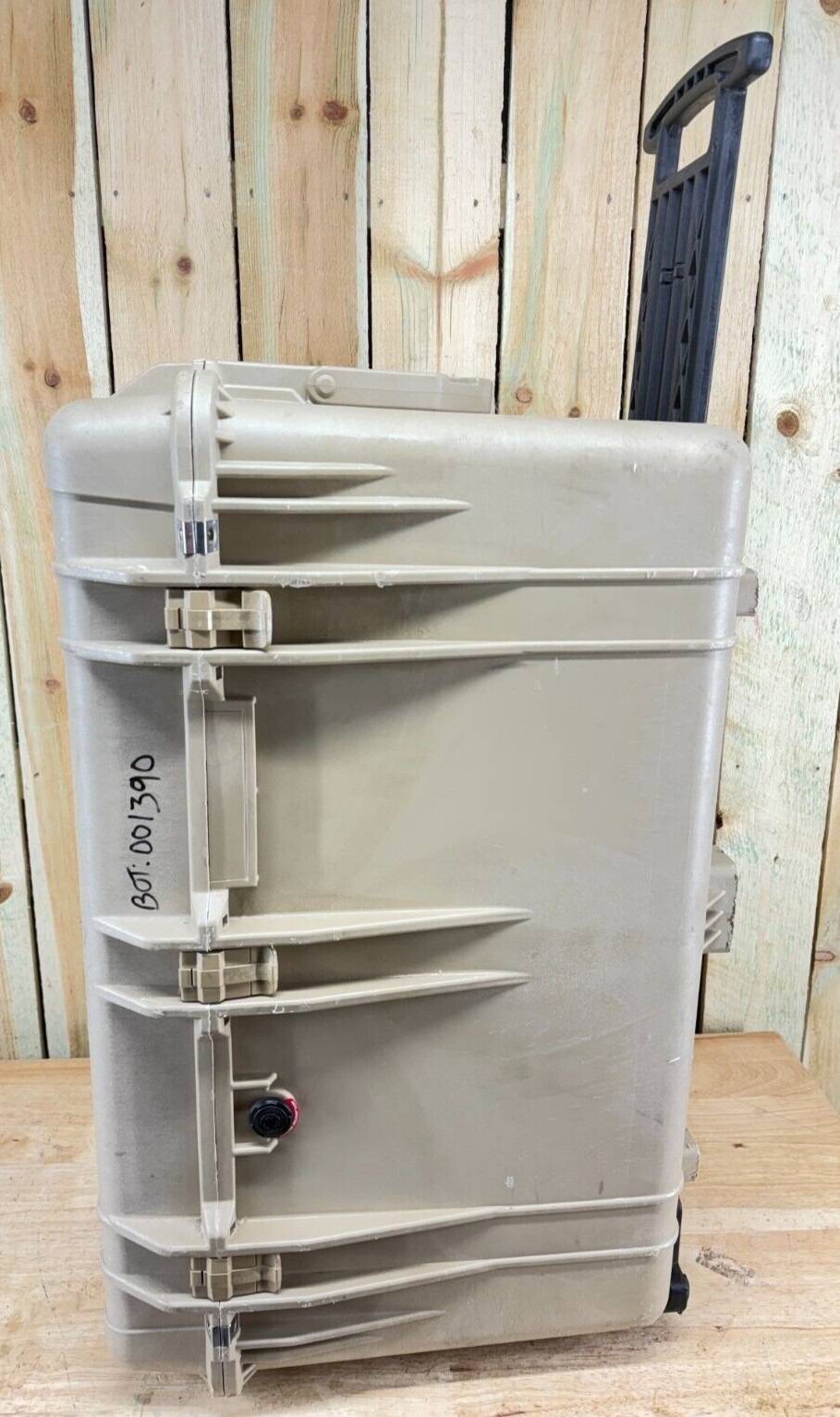 Pelican 1660 Protector Case Tan Rolling Waterproof Good Condition AB Free Ship