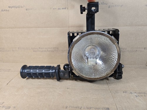 Lowel Omni Light 500W UNTESTED-NO CORD-NO LEAF- AS IS-FOR PARTS OR REPAIR - 第 1/6 張圖片
