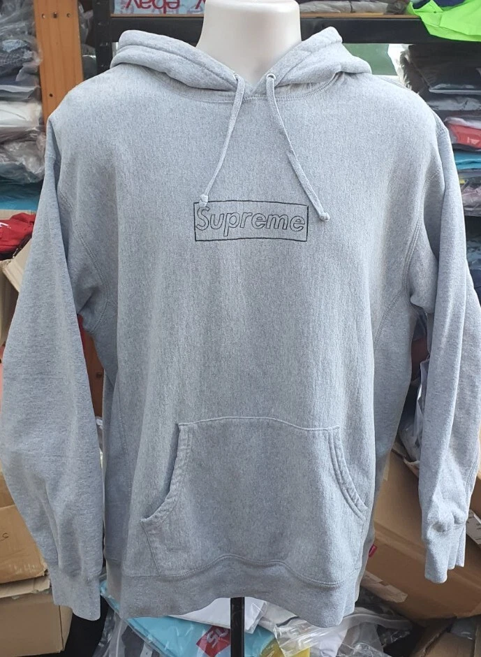 Felpa con cappuccio SS21 Supreme Kaws Chalk Logo grigio erica scatola logo felpa con cappuccio L