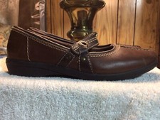 Womens Clarks Size 7M Brown Leather Slip On Shoes