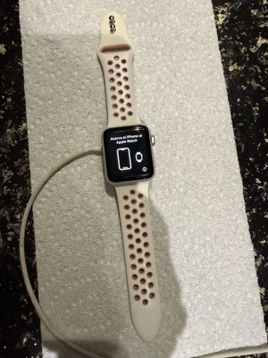 Apple Watch Series 3 38mm Silver Aluminum w/ Sports Band (Wi-FI & GPS)