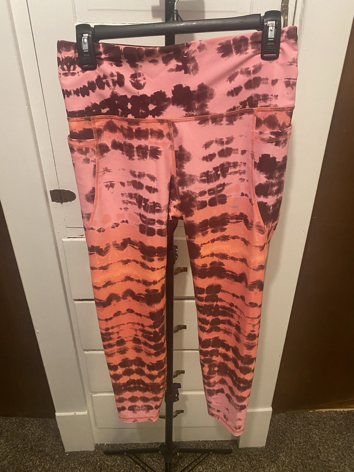 Old Navy Women's Active Go-Dry Elevate Leggings Size Small Pink Violet Pattern