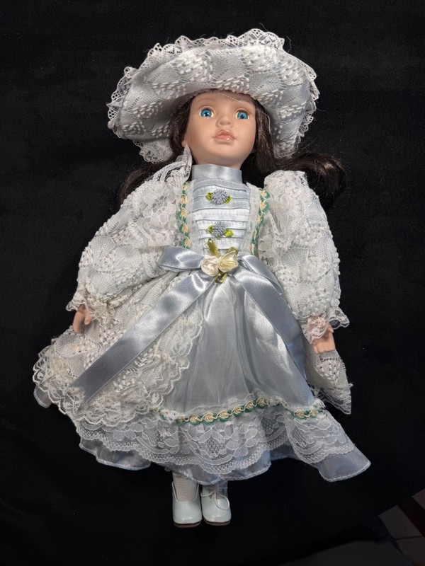 Porcelain doll: unknown provenance