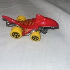 Hot Wheels Street Beasts SHARK BITE Red w/Yellow Wheels DHP30 2.75”