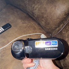 Samsung SMX-F30 Handheld Camcorder 10x/1200x Zoom 2.7" LCD SD/SDHC USB