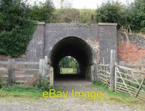 Foto 6x4 stillgelegte Eisenbahnbrücke Blaston entlang der Medbourne Road, südlich von t c2007 - Bild 1 von 1