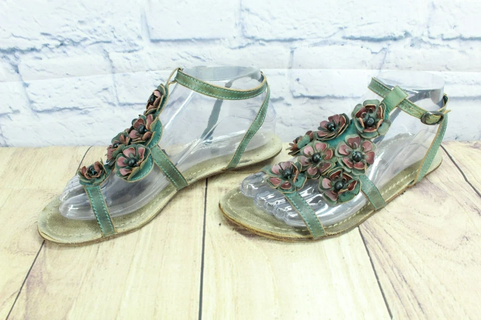 Sandalias planas Miss Albright para mujer de cuero verde floral con tira trasera talla 37 EE. UU. 7 Foto 2 de 4