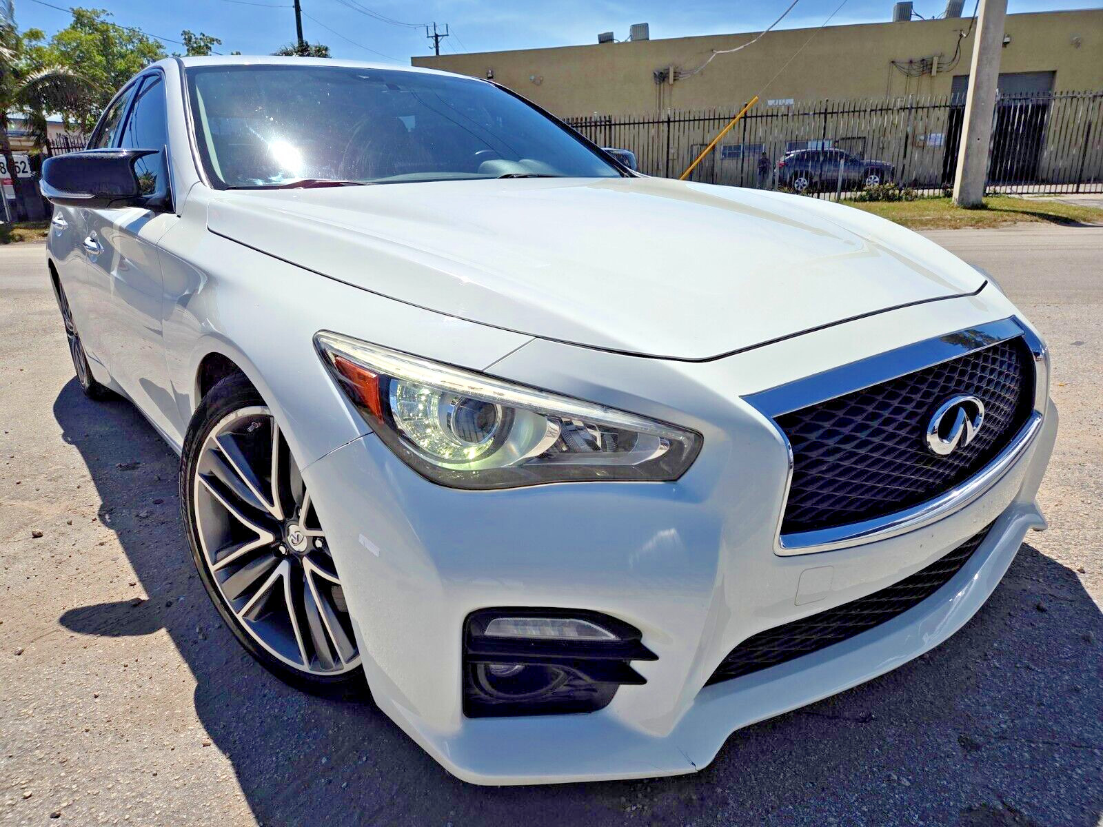 Infiniti Q50 - Image 2