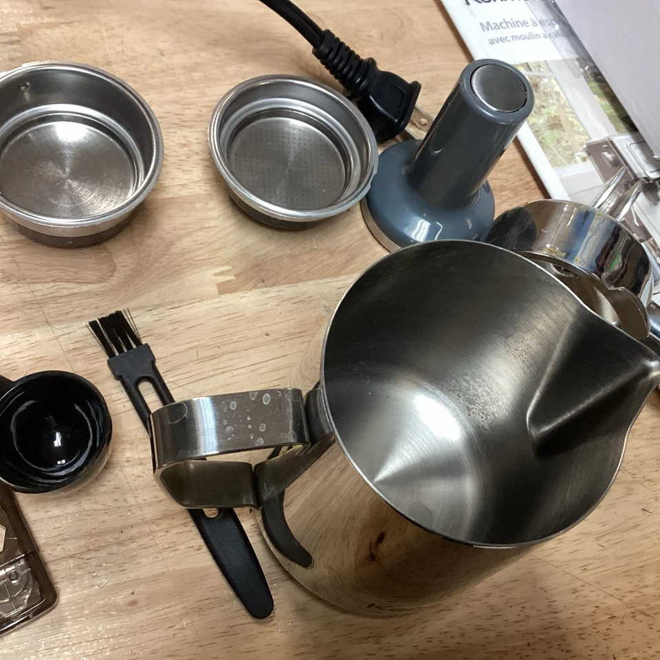 Máquina de café espresso semiautomática KENMORE con molinillo de rebabas Foto 3 de 4