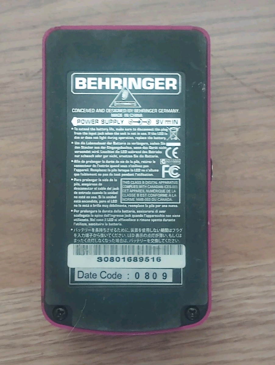 BEHRINGER FD300 Ultra Feedback Distortion Guitar Effects Pedal VG
