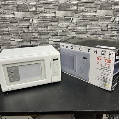 MAGIC CHEF MC77MW 0.7-Cu. Ft. 700-Watt Countertop Digital Touch Microwave
