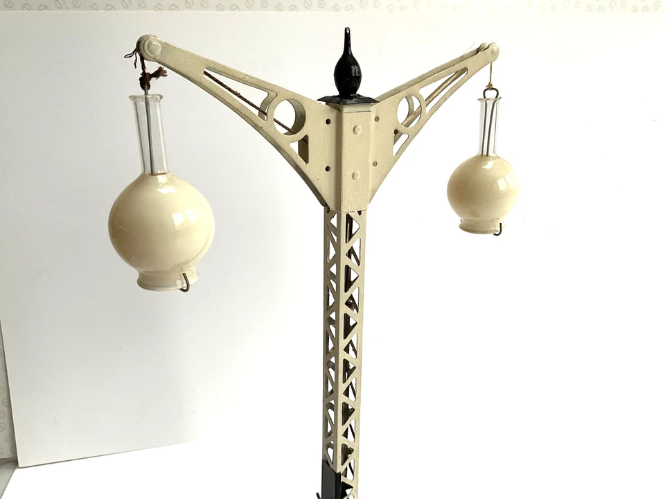 HORNBY SERIES 1920's Double lamp standard - Image 4 of 4