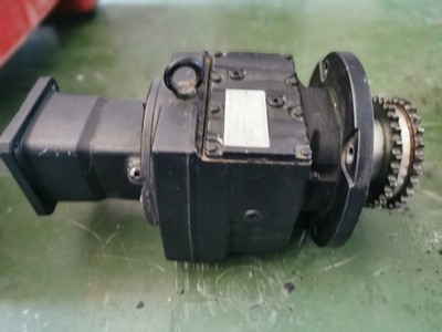 SEW-Eurodrive RF77 AQA140/1 01.3078024901.0001.04 Getriebe 