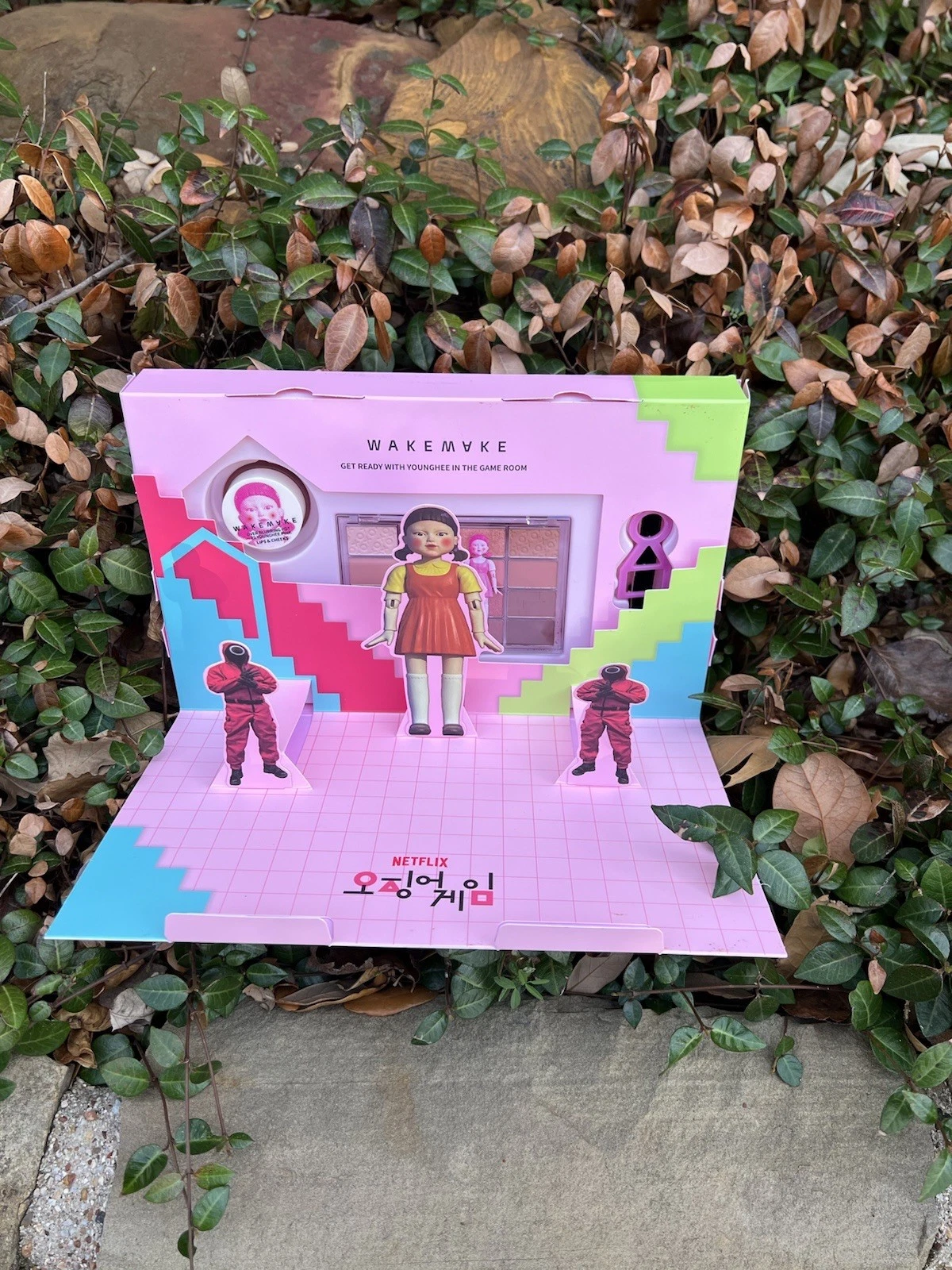 WAKEMAKE X SQUID GAME Get Ready With Younghee Makeup Kit Netflix Influencer Set
Opens in a new windo