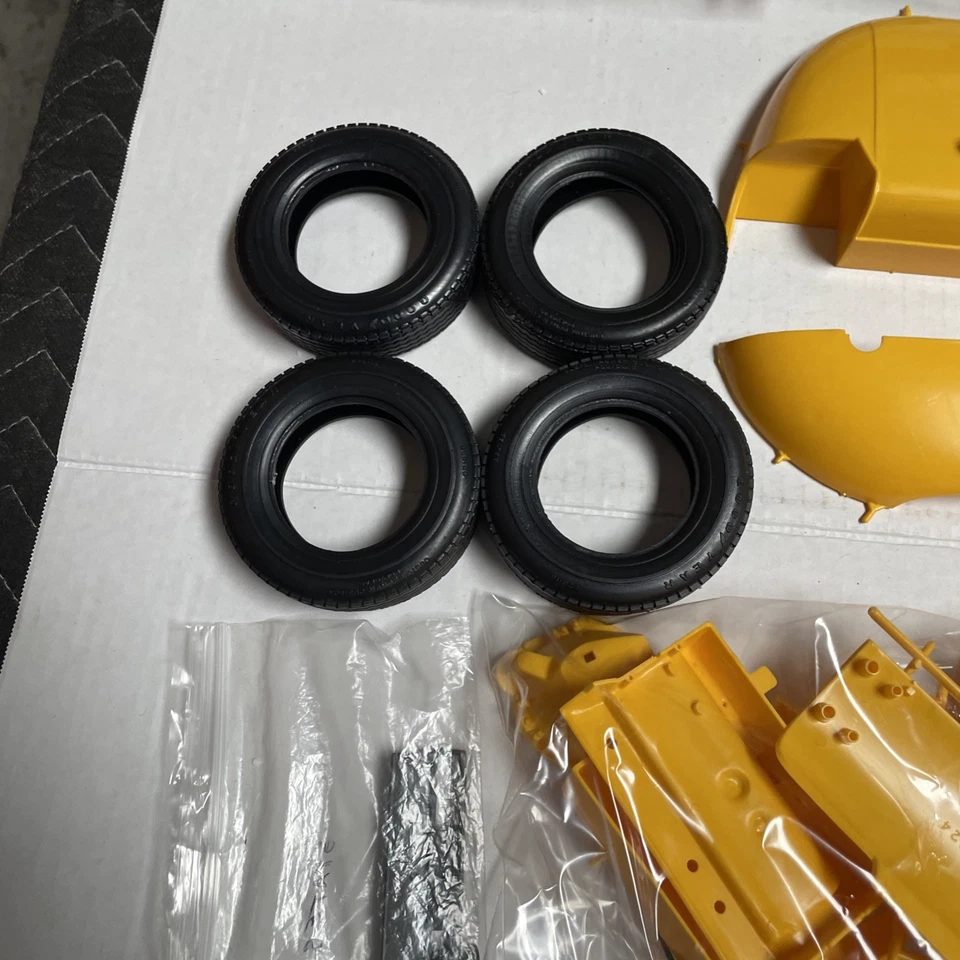 Vintage Monogram Jaguar XKE 1/8 Scale Model Car please read Description. - Image 3 of 4