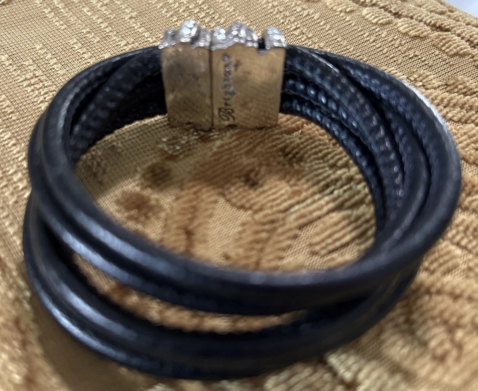 Pulseira de couro preta com detalhes de strass em tom de prata da Brighton - Imagem 2 de 2