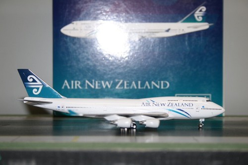Phoenix 1:400 Air New Zealand Boeing 747-400 ZK-NBV (10436) Model Plane