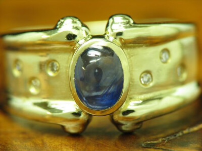 Yellow gold sapphire ring / 8kt 333/0.06ct diamond/0.90ct sapphire/5.5g / Rg