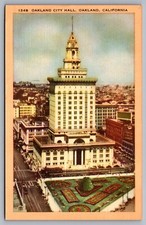 Oakland City Hall, Oakland, California. Old Cars, Street Trolley
