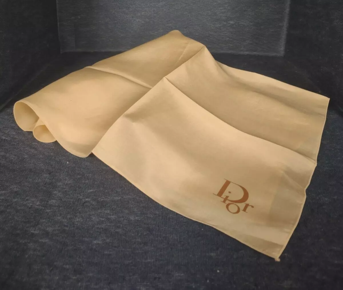 Christian Dior ~ FOULARD 100% SOIE ~ Carré 23 pouces ~ Beige doré ~ Emballage d'origine