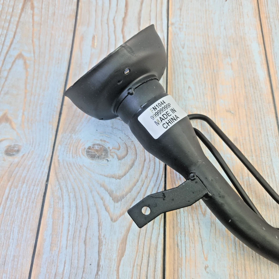 Spectra Premium FN1044 se adapta a Nissan Xterra 2000-2004 tanque de combustible gasolina cuello de llenado Foto 4 de 4